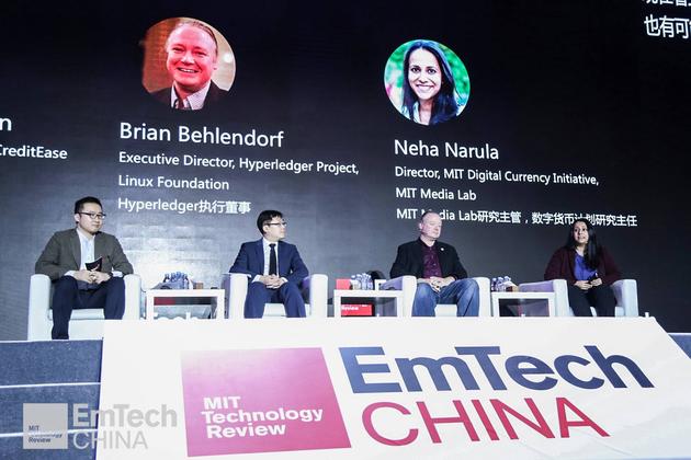 左至右依次为:曹寅、陈欢、Brian Behlendorf、Neha Narula