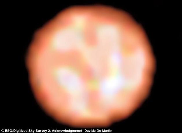pi1 Gruis距离地球530光年，位于天鹤星座，它是一颗寒冷红巨星，体积是太阳的350倍，亮度是太阳的数千倍。大约50亿年之后太阳将逐渐膨胀，形成类似pi1 Gruis的一颗红巨星