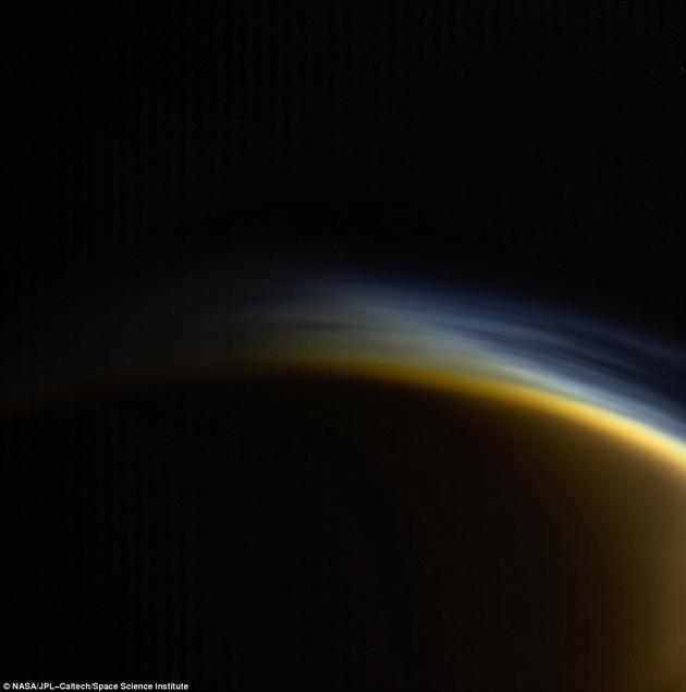 NASA发布土卫六新照：大气层如暮霭般美丽