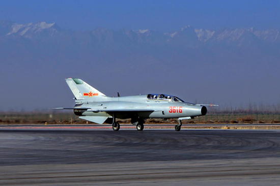 中国航空兵迎喜讯:歼7战机将退出 一线装备全新战机