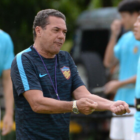 #天津权健#【卢帅病倒权健加练防守 刘奕鸣. 来