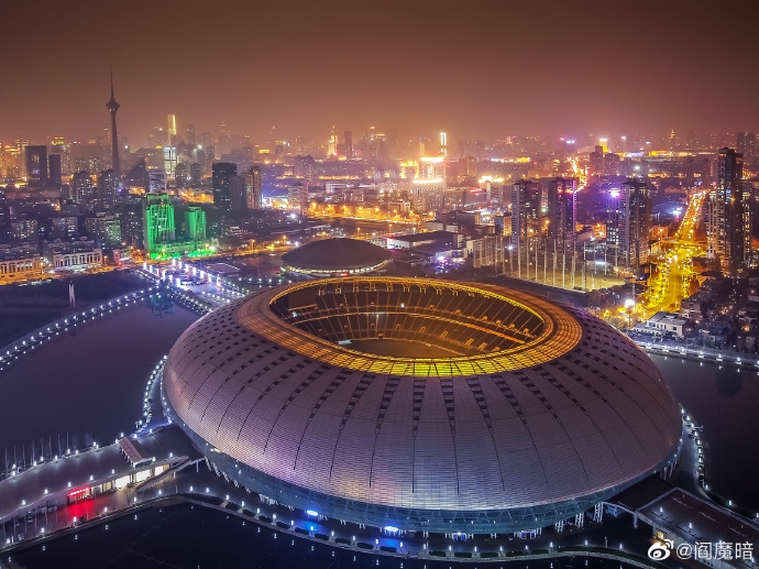 大连哪块有足球地标的建筑,大连哪块有足球地标的建筑物