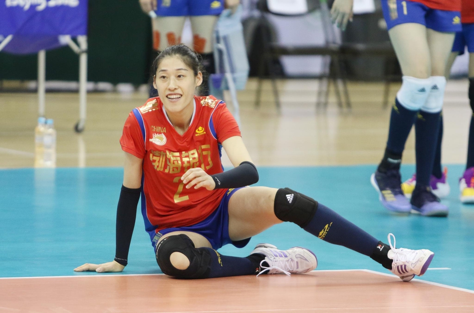 亚俱杯-天津女排3-1泰国第五次捧杯