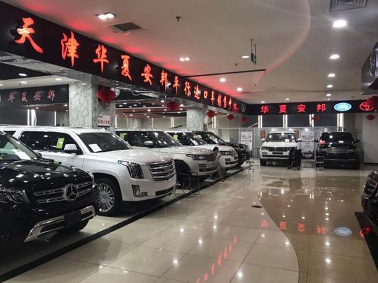 2017款路虎创世加长版 黑干椒红四座SUV