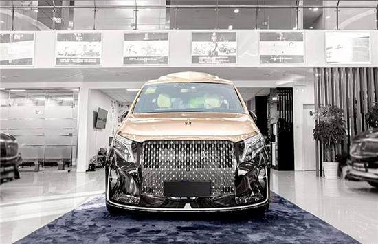 新款奔驰V260定制 圣母峰四座商务车