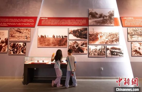 27日，“震撼世界的较量——抗美援朝战争主题展”在天津博物馆开展。王在御 摄