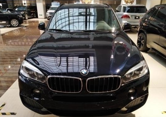 2018款宝马X5M运动版 硬朗SUV暖春惠利