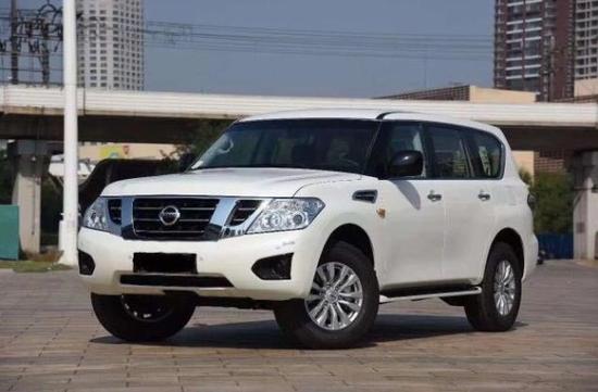 18款日产途乐越野 天津港口现车堆积