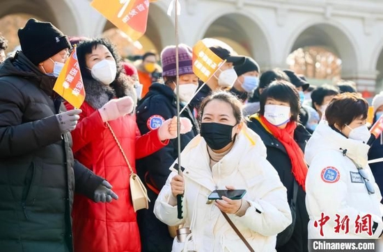 京冀旅行团来到天津五大道文化旅游风景区。　天津市文旅局供图