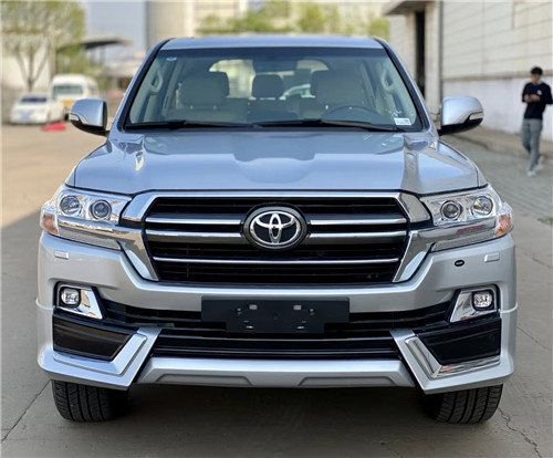 23款丰田酷路泽5700 经典内饰价格低