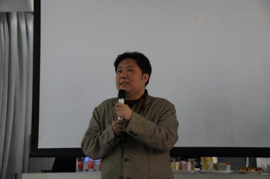 全国金话筒获奖者,天津广播电台十佳主持人,著名音乐DJ 唱片收藏家欧阳老师