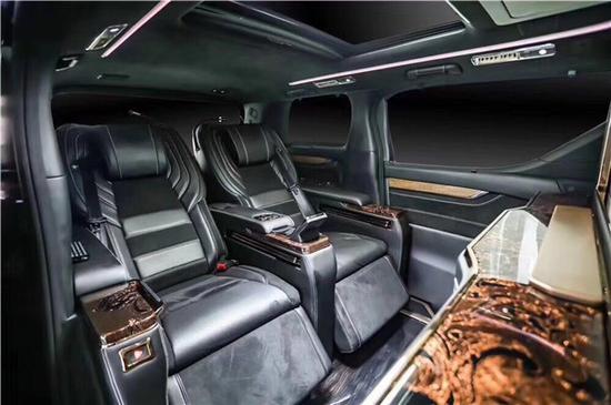 2019款丰田埃尔法 大降价配置颜色