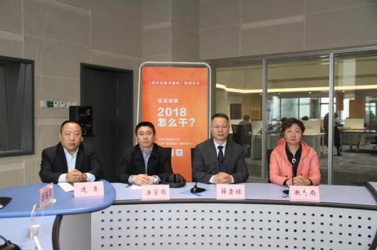 区政府相关部门负责人受区长委托走进直播间进行答复反馈