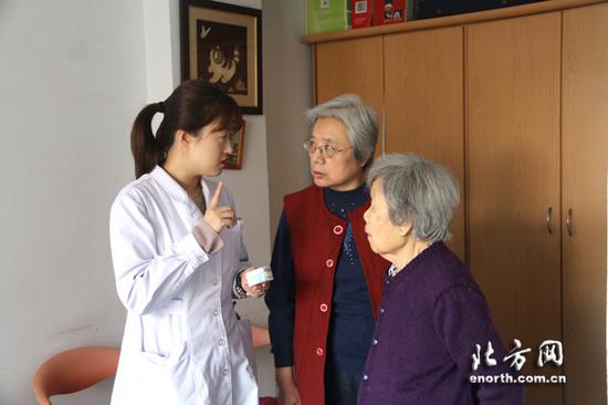 陈方嘱咐韩大娘平时的服药注意事项