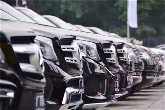 17款加规版奔驰GLS450大量现车促销在售