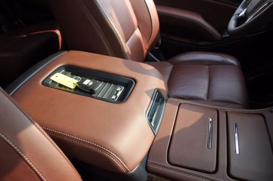 18款Suburban萨博班5.3四驱Premier价格