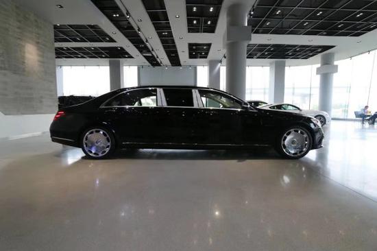 搭载4.0V8奔驰迈巴赫加长560报价多少