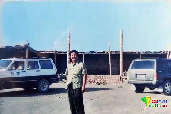 1999年李生寿在敦煌市公安局红十井派出所。