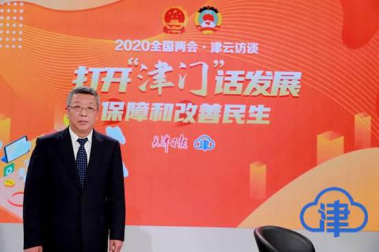 (天津市委教育工委副书记、市教委主任荆洪阳)