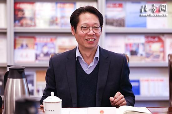 市人大常委会代表工作室副主任聂伦出席座谈会并讲话