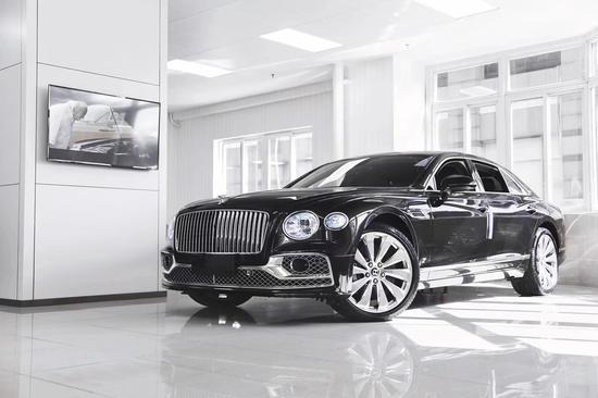 21款宾利飞驰V8户外实拍天津现车优惠价