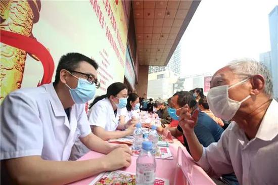 天津市卫生健康委举办党史学习教育“我为群众办实事”暨“天津市人民满意的好医生”走基层送健康志愿服务义诊咨询活动