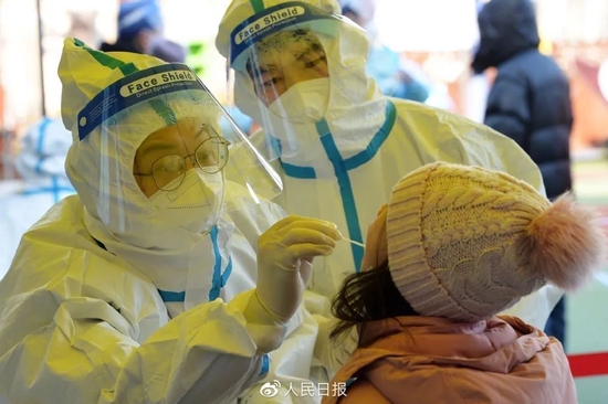 2022年1月10日，天津市和平区居民进行核酸检测。