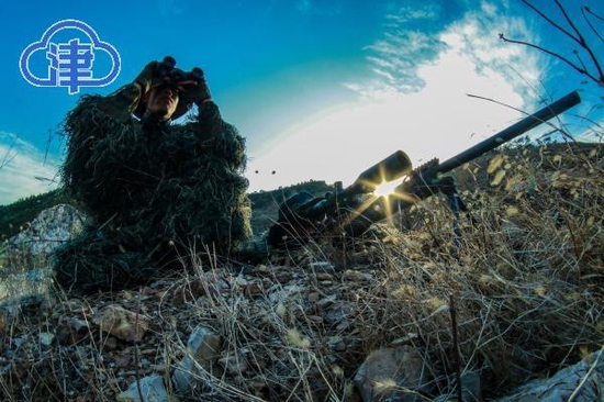 狙击组正在进行远程狙击。