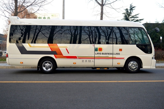 丰田考斯特12座内饰及参数升级版报价