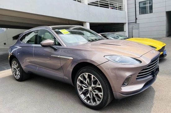 2022款阿斯顿马丁DBX超跑血统SUV