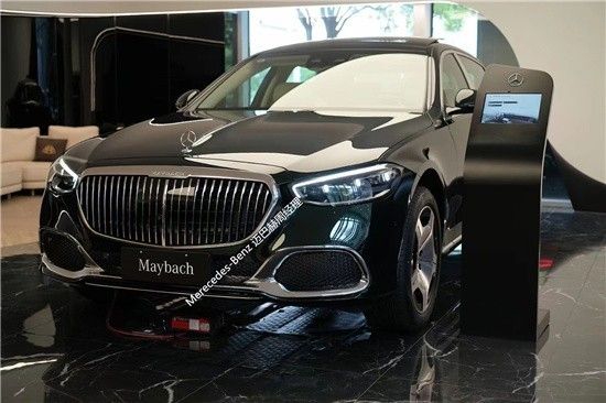 2022款迈巴赫S480祖母绿色更具贵族气质