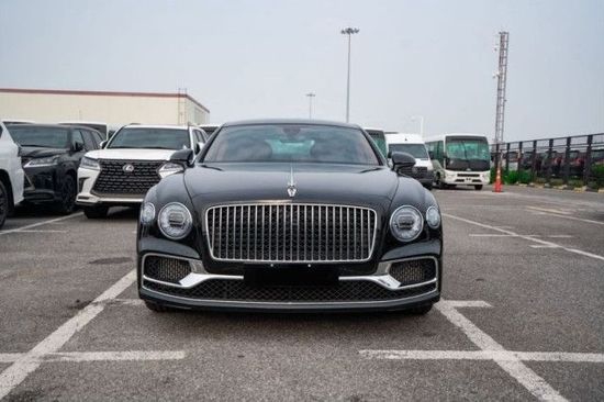 22款宾利飞驰4.0T现车全国分期午夜绿棕