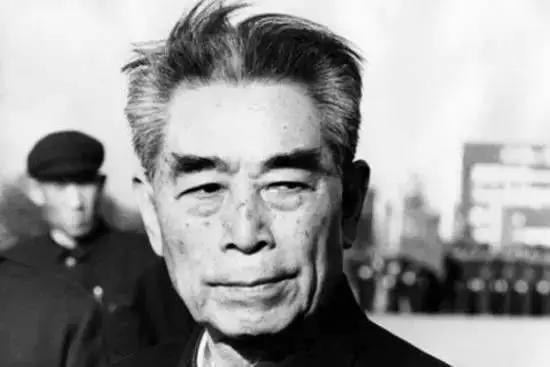 凝眸沉思