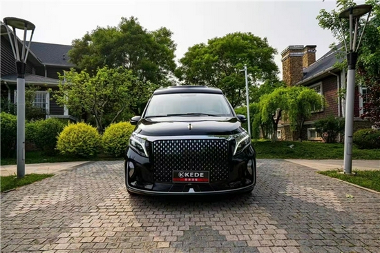 奔驰V260圣姆峰版智能空间享高端出行