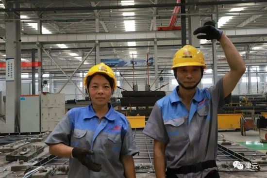 中铁建大桥工程局集团建筑装配科技有限公司的工人们