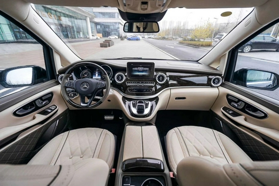 浙江杭州奔驰V260外观照片 最低多少钱