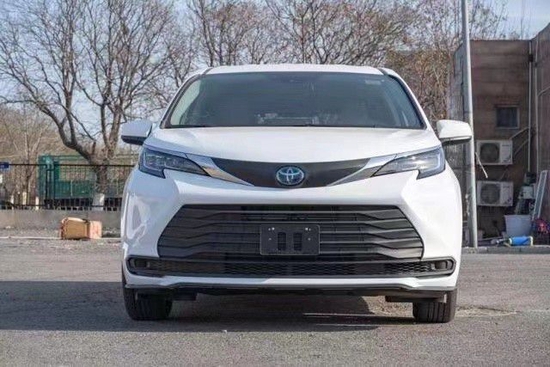 2022款丰田塞纳2.5油混现车30余万起售