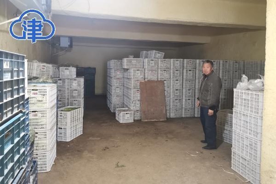 老郭在他的仓库里