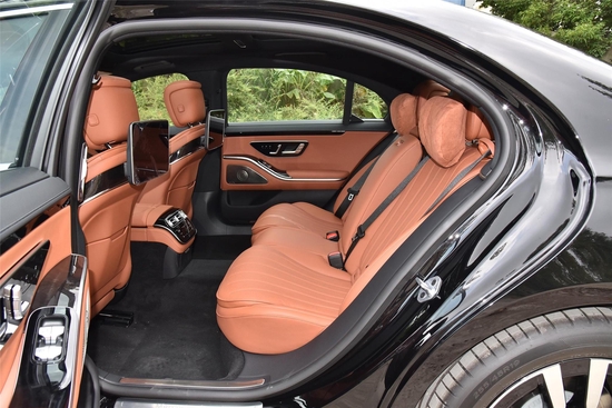 图为2022款 改款S级车型