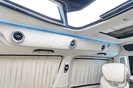 ▲后舱八向涡轮风扇式空调出风口