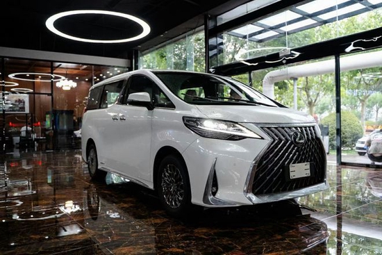 2022款全新雷克萨斯LM300七座116.6万起