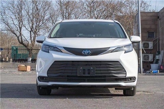 22款丰田塞纳2.5油混现车报价40万起售