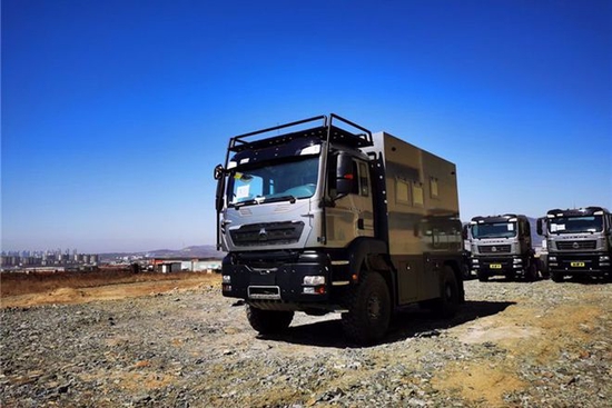 中国重汽四驱越野房车带卫生间报价