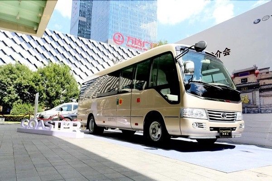 丰田考斯特12座 内饰改装阿尔法座椅