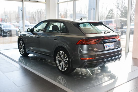 23款奥迪Q8平行进口现车 64万最低售价