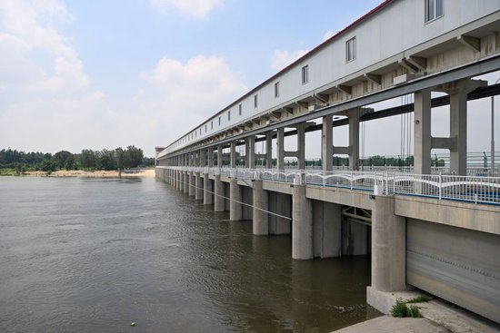 8月2日,上游来水经天津独流减河进洪闸后流入独流减河。新华社记者孙凡越 摄