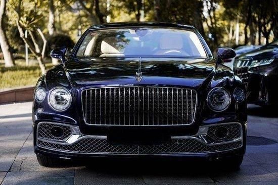 23款宾利飞驰霸气十足天津现车让利30万