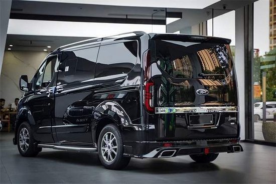 福特黑武士带空气悬挂的商务车配置极高