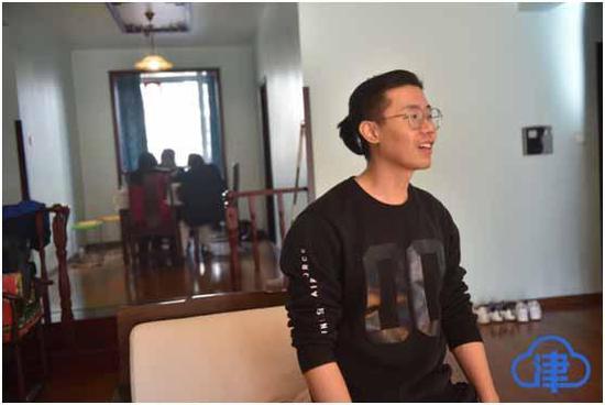 谈及被邻居投诉,小郭表示会“痛改前非”