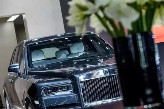 全新劳斯莱斯库里南豪降 王者风范十足
